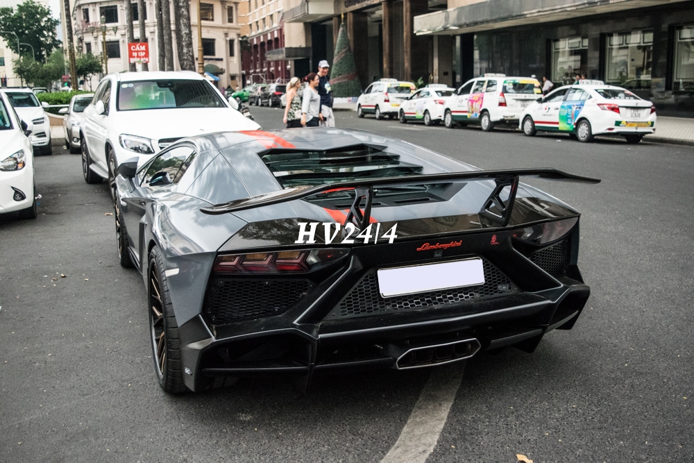 Vẻ đẹp siêu xe Lamborghini Aventador LP700-4 độ body kit LP720-4 50º Anniversario của công tử Bạc Liêu