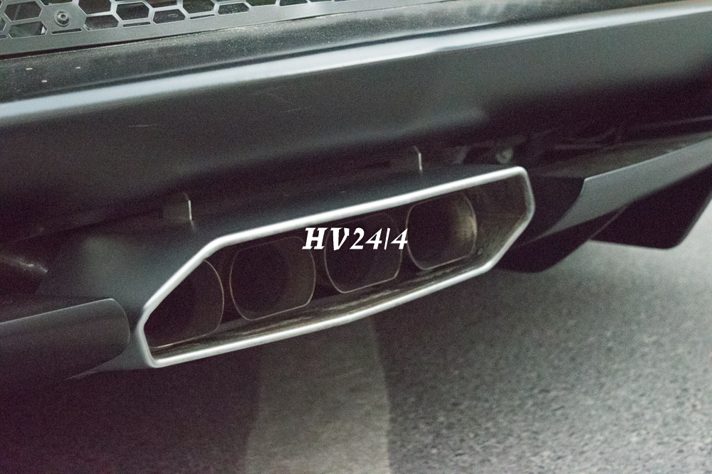 Động cơ này kết hợp cùng hộp số tự động 7 cấp ISR và hệ dẫn động 4 bánh, nhờ đó, siêu xe Lamborghini Aventador LP700-4 độ body kit LP720-4 50º Anniversario độc nhất vô nhị ở Việt Nam chỉ mất thời gian 2,9 giây để tăng tốc lên 100 km/h từ vị trí xuất phát trước khi đạt vận tốc tối đa 350 km/h.