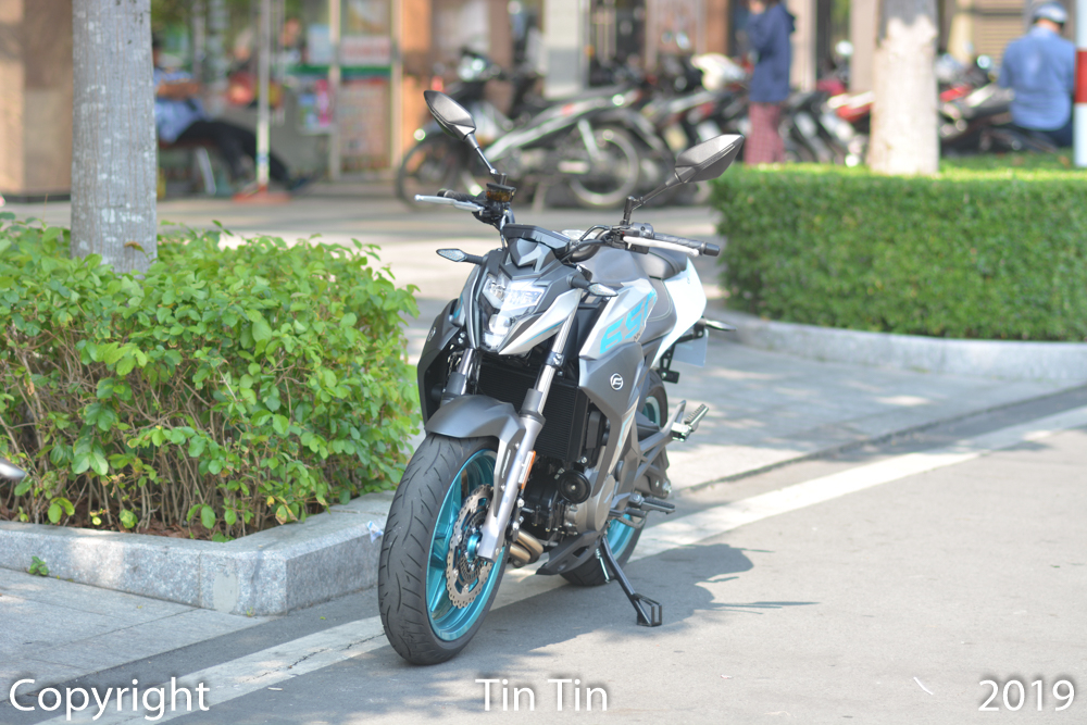 Giá xe CFMoto 650NK tại Việt Nam bắt đầu ở con số 165 triệu đồng, cao hơn khoảng 30 triệu đồng so với phiên bản CFMoto 400NK và nếu so sánh mức giá bán của CFMoto 250NK lên đến tận 50 triệu đồng.