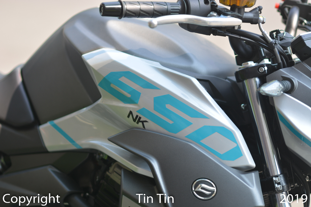 Dung tích bình xăng trên mẫu naked bike Trung Quốc CFMoto 650NK là 17 lít.