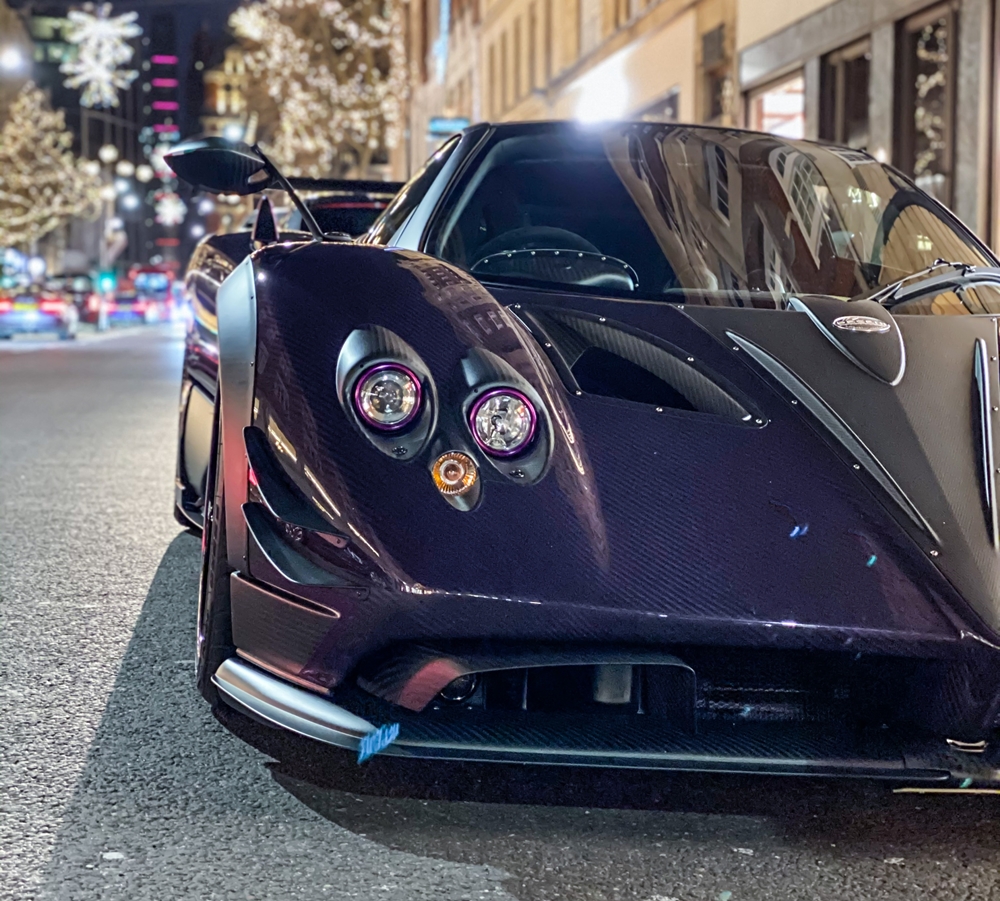 Cận cảnh màu sơn tím carbon trên siêu xe độc bản Pagani Zonda Zun mui trần Cận cảnh màu sơn tím carbon trên siêu xe độc bản Pagani Zonda Zun mui trần
