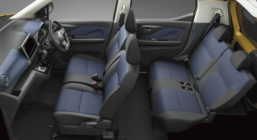 Nội thất 4 chỗ của Mitsubishi eK Cross