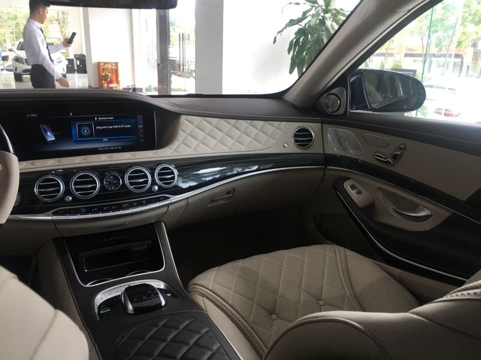 Khoang lái của xe siêu sang Mercedes-Maybach S650 2019 Khoang lái của xe siêu sang Mercedes-Maybach S650 2019