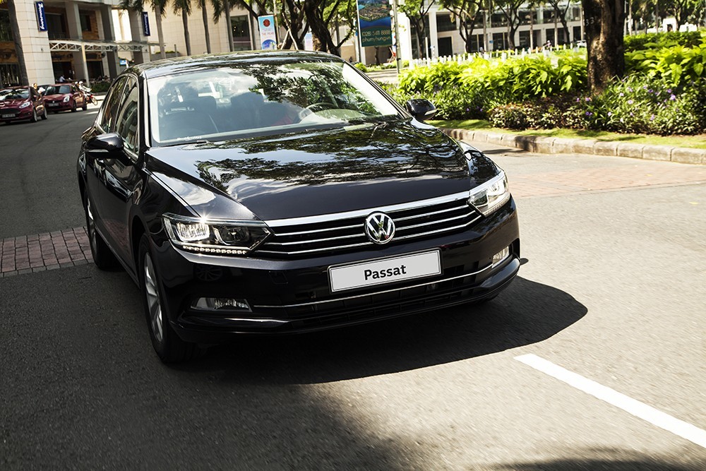 Theo chương trình khuyến mãi chính hãng, Volkswagen Passat được giảm giá tới 140 triệu đồng trong tháng 12/2019