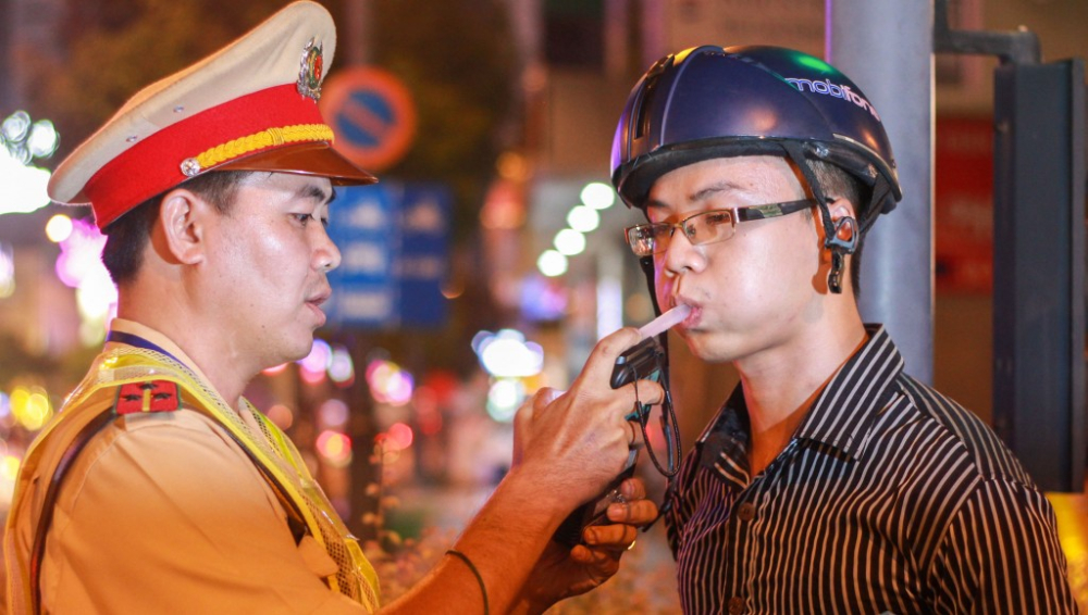 Nghị định số 100/2019 chỉ rõ, chủ phương tiện có thể bị phạt như người trực tiếp điều khiển phương tiện vi phạm nếu không hợp tác với lực lượng chức năng