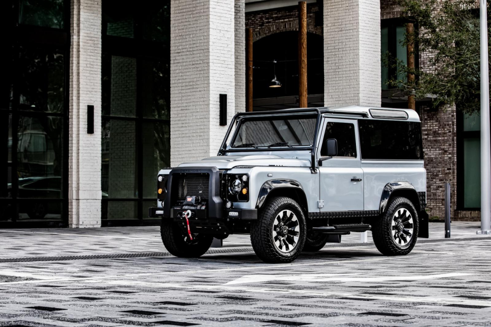 Phía trước của Land Rover Defender Project Blackcomb