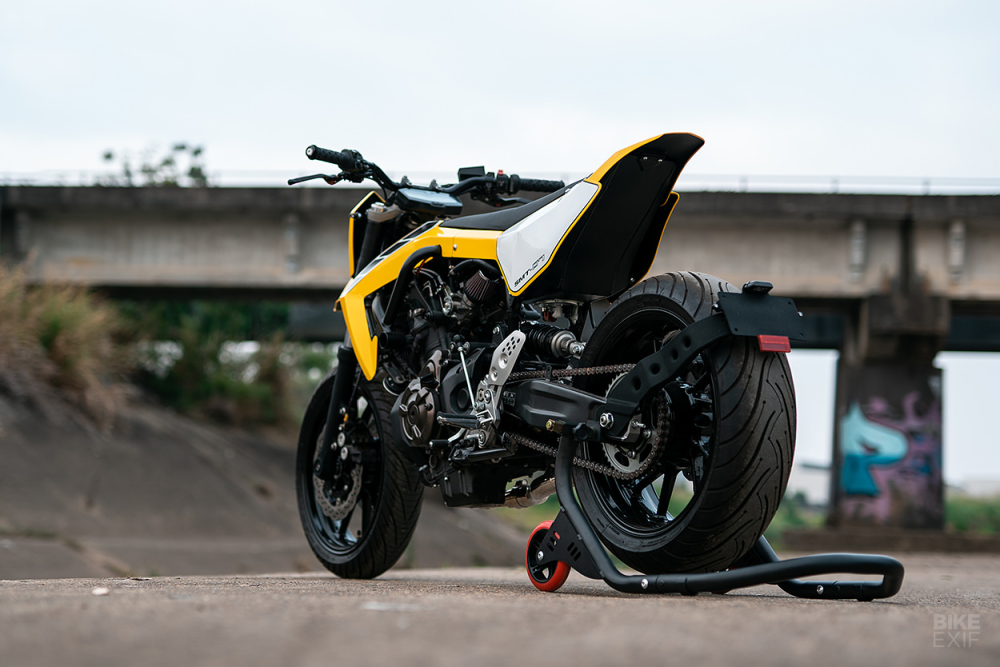 Yamaha MT-07 độ Supermoto