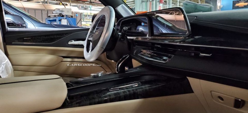 Nội thất b&ecirc;n trong Cadillac Escalade 2021 với m&agrave;n h&igrave;nh cỡ lớn