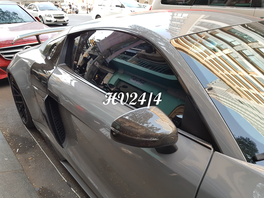 Gương chiếu hậu của xe...