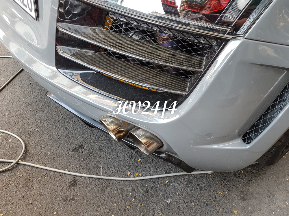 để mang đến &acirc;m thanh chất hơn so với xe nguy&ecirc;n bản, chủ nh&acirc;n chiếc si&ecirc;u xe Audi R8 độ body kit th&acirc;n rộng Prior Design độc nhất Việt Nam đ&atilde; thay ống xả độ Armytrix cho si&ecirc;u phẩm độ n&agrave;