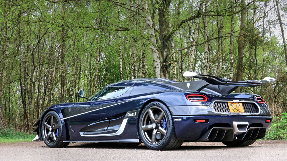 Chiếc siêu xe Koenigsegg One:1 được phối màu sơn ngoại thất không quá nổi bật nhưng vẫn đẹp mắt Chiếc siêu xe Koenigsegg One:1 được phối màu sơn ngoại thất không quá nổi bật nhưng vẫn đẹp mắt