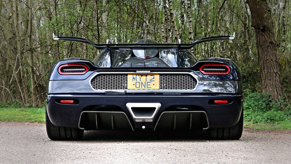 Chiếc Koenigsegg One:1 sở hữu vận tốc tối đa gần 400 km/h Chiếc Koenigsegg One:1 sở hữu vận tốc tối đa gần 400 km/h