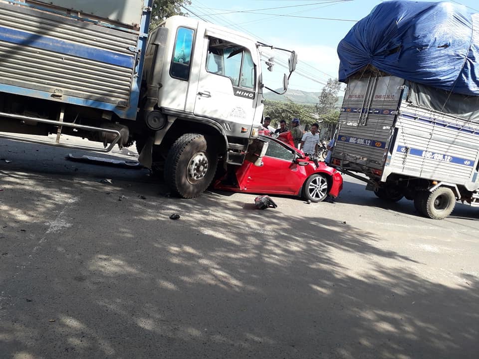 Hiện trường vụ tai nạn li&ecirc;n ho&agrave;n tại B&igrave;nh Thuận