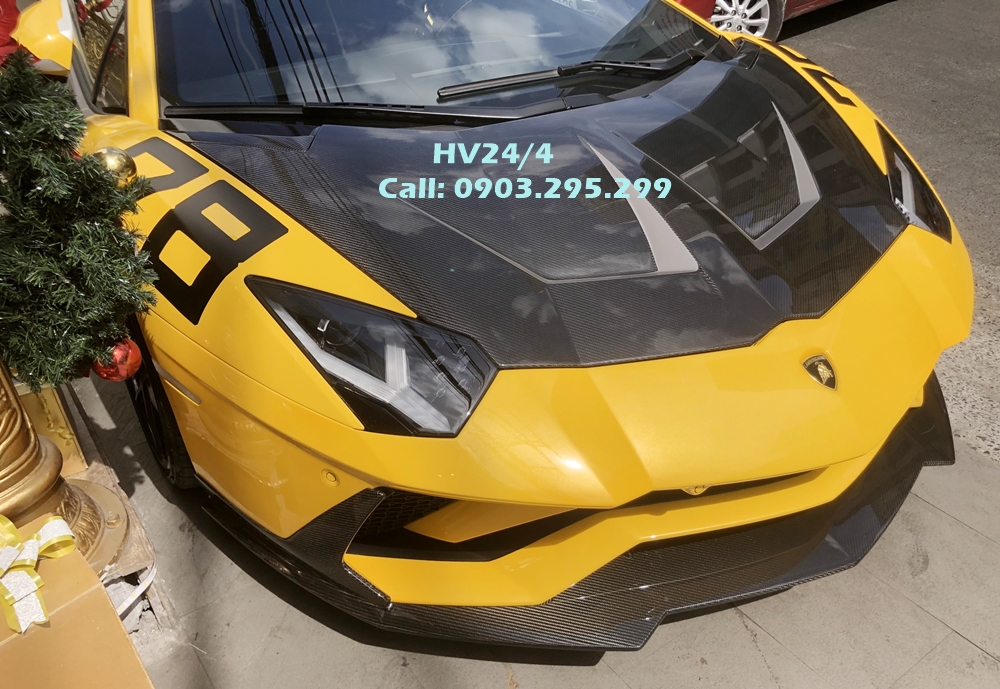 Cận cảnh phần mặt tiền rất hầm hố của si&ecirc;u xe Lamborghini Aventador S LP740-4 sau khi n&acirc;ng cấp g&oacute;i độ carbon của h&atilde;ng 1016 Industries