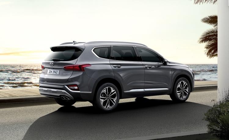 Hyundai Santa Fe đang được giảm gi&aacute; kh&aacute; s&acirc;u tại đại l&yacute; nhưng đa phần &aacute;p dụng cho xe m&agrave;u bạc