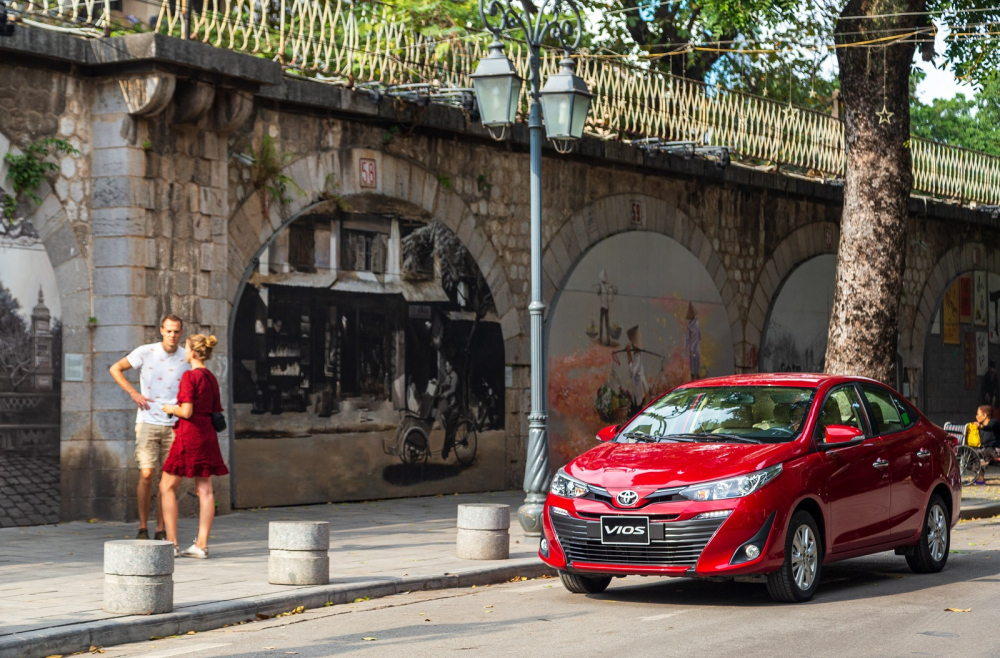 Toyota Vios sẽ được ph&acirc;n phối song song 2 phi&ecirc;n bản 7 t&uacute;i kh&iacute; v&agrave; 3 t&uacute;i kh&iacute; của E CVT v&agrave; E MT
