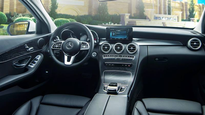 Nội thất sang trọng bên trong Mercedes-Benz C200