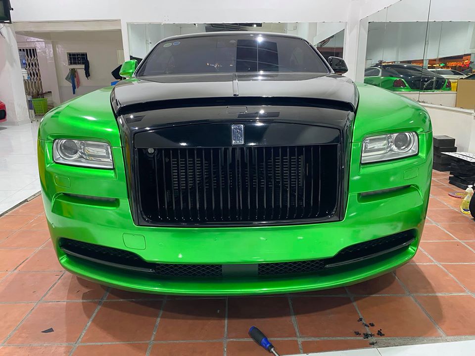 Hiện chiếc Rolls-Royce Wraith của người yêu xe Bạc Liêu mang màu xanh lá đậm và đen