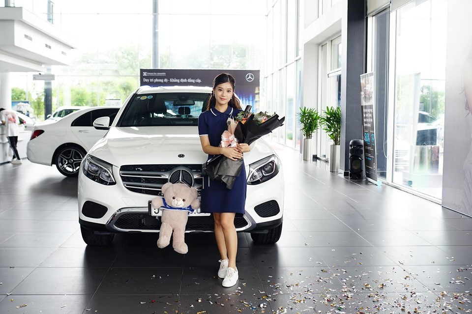 Mercedes-Benz GLC200 được nhiều chị em lựa chọn nhờ vào giá thành phù hợp khi so sánh với các đối thủ cùng phân khúc và vẫn sở hữu kiểu dáng, thiết kế sang trọng, tiện nghi.