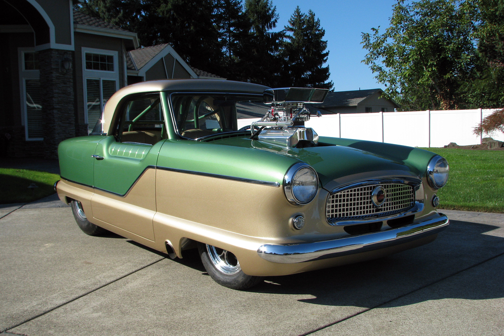 Phía trước của chiếc Nash Metropolitan 1961 độ động cơ dung tích 8.8 lít