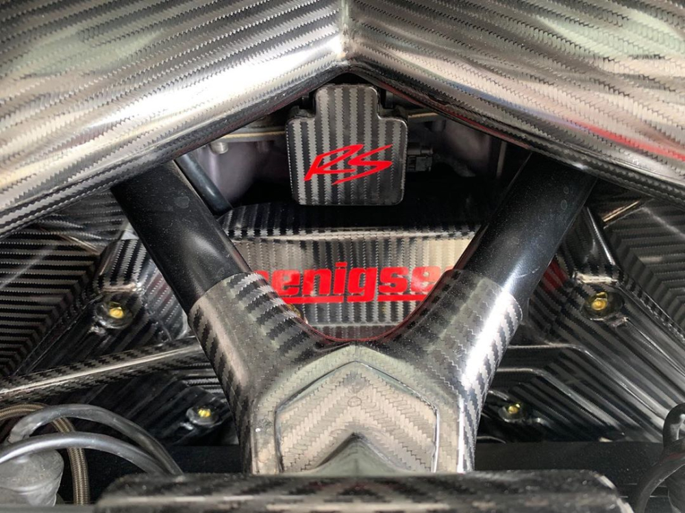 Siêu xe Koenigsegg Agera RS được trang bị động cơ V8, dung tích 5.0 lít nâng cấp, sản sinh công suất tối đa 1.160 mã lực và mô-men xoắn cực đại 1.280 Nm tại vòng tua máy 4.100 vòng/phút. Siêu xe Koenigsegg Agera RS được trang bị động cơ V8, dung tích 5.0 lít nâng cấp, sản sinh công suất tối đa 1.160 mã lực và mô-men xoắn cực đại 1.280 Nm tại vòng tua máy 4.100 vòng/phút.
