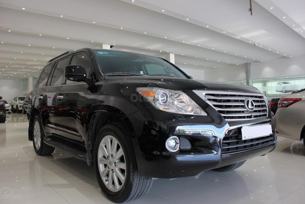 Đây là một chiếc Lexus LX570 đời 2008