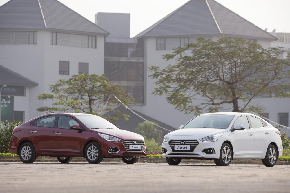 Giá bán của Hyundai Accent ở bản cao nhất chỉ ngang bản tầm trung của Toyota Vios nhưng lại có nhiều trang bị hơn