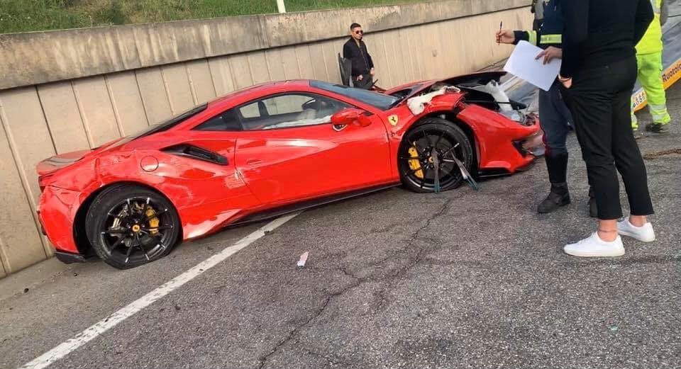 Hiện trường siêu xe Ferrari 488 Pista tử nạn ở Ý khiến không ít người xót xa