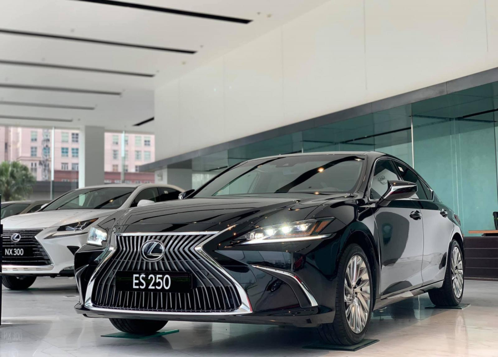 Lexus ES 250 2020 đ&atilde; ch&iacute;nh thức c&oacute; mặt tại đại l&yacute;, gi&aacute; 2,54 tỷ đồng