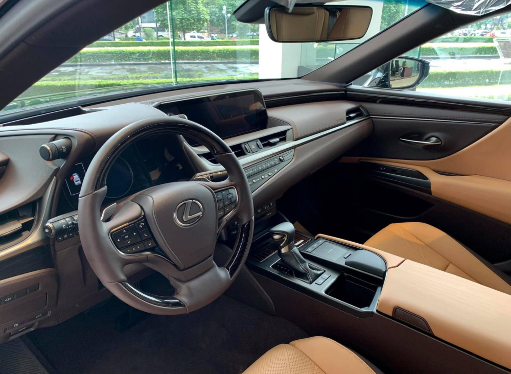 Tổng thể nội thất của Lexus ES 250 2020