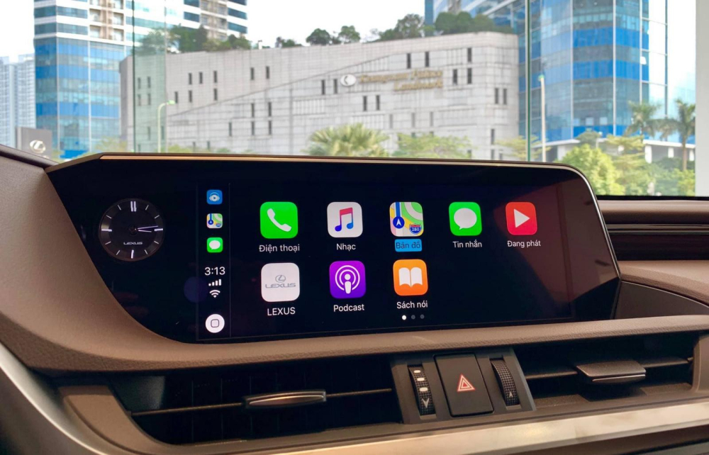 M&agrave;n h&igrave;nh giải tr&iacute; dạng cảm ứng k&iacute;ch cỡ 12,3 inch giờ đ&acirc;y đ&atilde; c&oacute; t&iacute;nh năng kết nối Apple CarPlay v&agrave; Android Auto