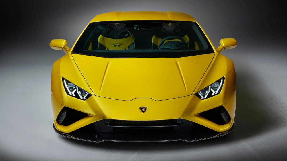 Nếu như giới nhà giàu Việt đã không còn quá xa lạ với cặp đôi Lamborghini Huracan dẫn động 4 bánh và Lamborghini Huracan dẫn động cầu sau thì mới đây, hãng siêu xe Ý đã cho ra mắt một thành viên mới trong gia đình của Nếu như giới nhà giàu Việt đã không còn quá xa lạ với cặp đôi Lamborghini Huracan dẫn động 4 bánh và Lamborghini Huracan dẫn động cầu sau thì mới đây, hãng siêu xe Ý đã cho ra mắt một thành viên mới trong gia đình của bò tót mang tên gọi là Lamborghini Huracan EVO RWD, một phiên bản nâng cấp của Huracan LP580-2 đã có đến 2 chiếc xuất hiện ở Việt Nam.