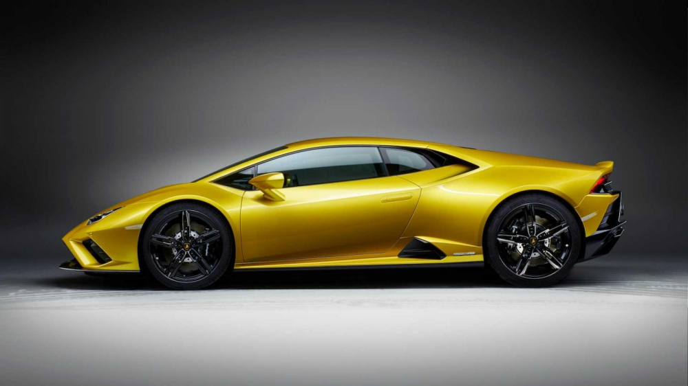 Ở trên Lamborghini Huracan EVO bản dẫn động cầu sau cũng nhận được bộ mâm Kari hoàn toàn mới, có trong kích thước 19 và 20 inch, kết hợp cùng sắc vàng Giallo Belenus được thửa riêng. Nội thất bên trong không có gì thay đổi so với Huracan EVO với màn hình cảm ứng trung tâm kích thước 8,4 inch. Ở trên Lamborghini Huracan EVO bản dẫn động cầu sau cũng nhận được bộ mâm Kari hoàn toàn mới, có trong kích thước 19 và 20 inch, kết hợp cùng sắc vàng Giallo Belenus được thửa riêng. Nội thất bên trong không có gì thay đổi so với Huracan EVO với màn hình cảm ứng trung tâm kích thước 8,4 inch.