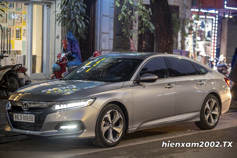 Honda Accord 2020 mang thiết kế hoàn toàn mới khiến cho mẫu xe này hấp dẫn hơn, cá tính hơn. Honda Accord 2020 mang thiết kế hoàn toàn mới khiến cho mẫu xe này hấp dẫn hơn, cá tính hơn.