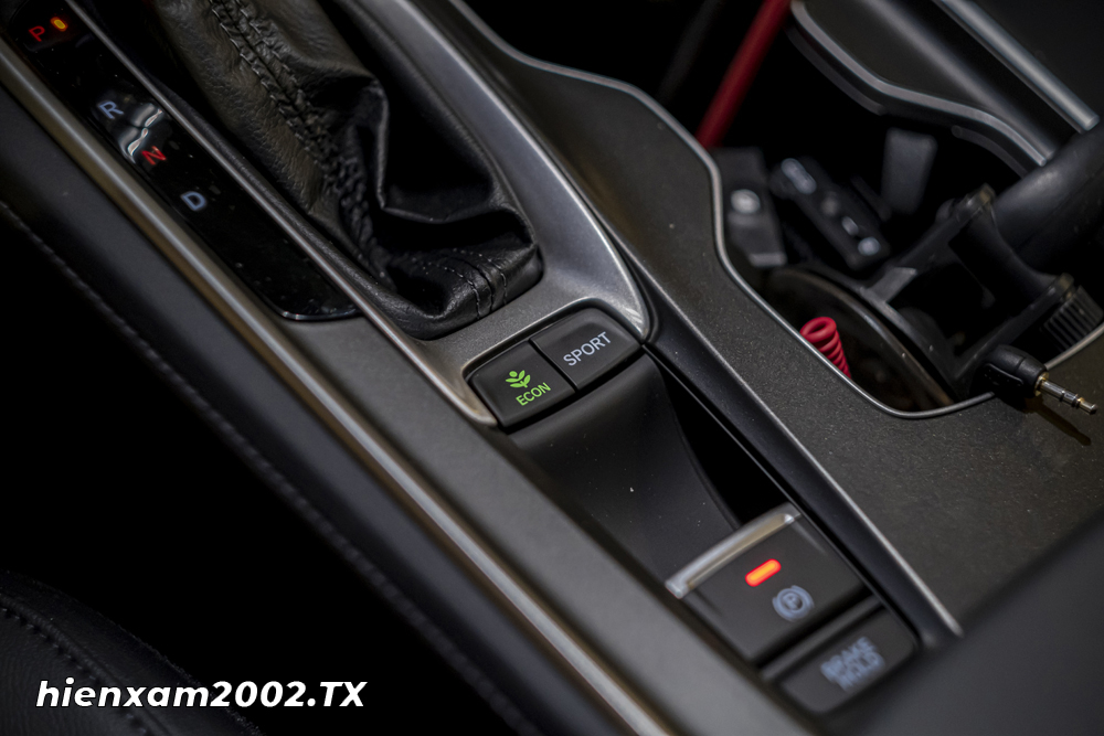 Ba chế độ lái bao gồm Eco, Normal, Sport sẽ mang lại cảm giác lái đa dạng cho Honda Accord 2020. Ba chế độ lái bao gồm Eco, Normal, Sport sẽ mang lại cảm giác lái đa dạng cho Honda Accord 2020.