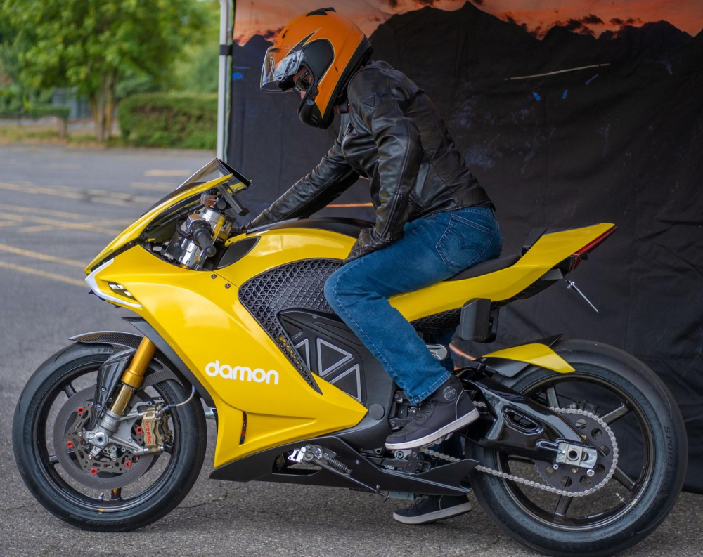 Sự kết hợp giữa BlackBerry và Damon Motorcycles tạo ra mẫu mô tô hiện đại