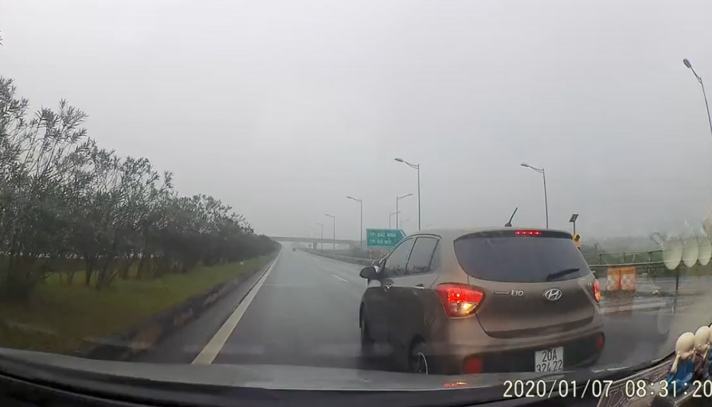 Mức phạt ô tô đi ngược chiều khi còn Nghị định 46/2016/NĐ-CP chỉ xử phạt 800 nghìn đồng đến 1,2 triệu đồng