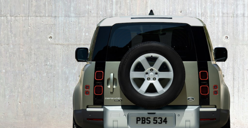 V&oacute;c d&aacute;ng truyền thống phối hợp với phong c&aacute;ch thiết kế hiện đại của Land Rover