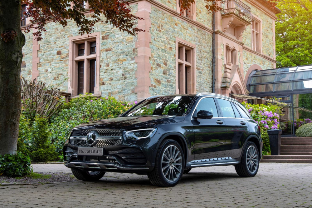 Sau khi chuyển sang nhập khẩu được một thời gian ngắn, Mercedes-Benz GLC 300 4Matic sẽ một lần nữa được lắp r&aacute;p trong nước