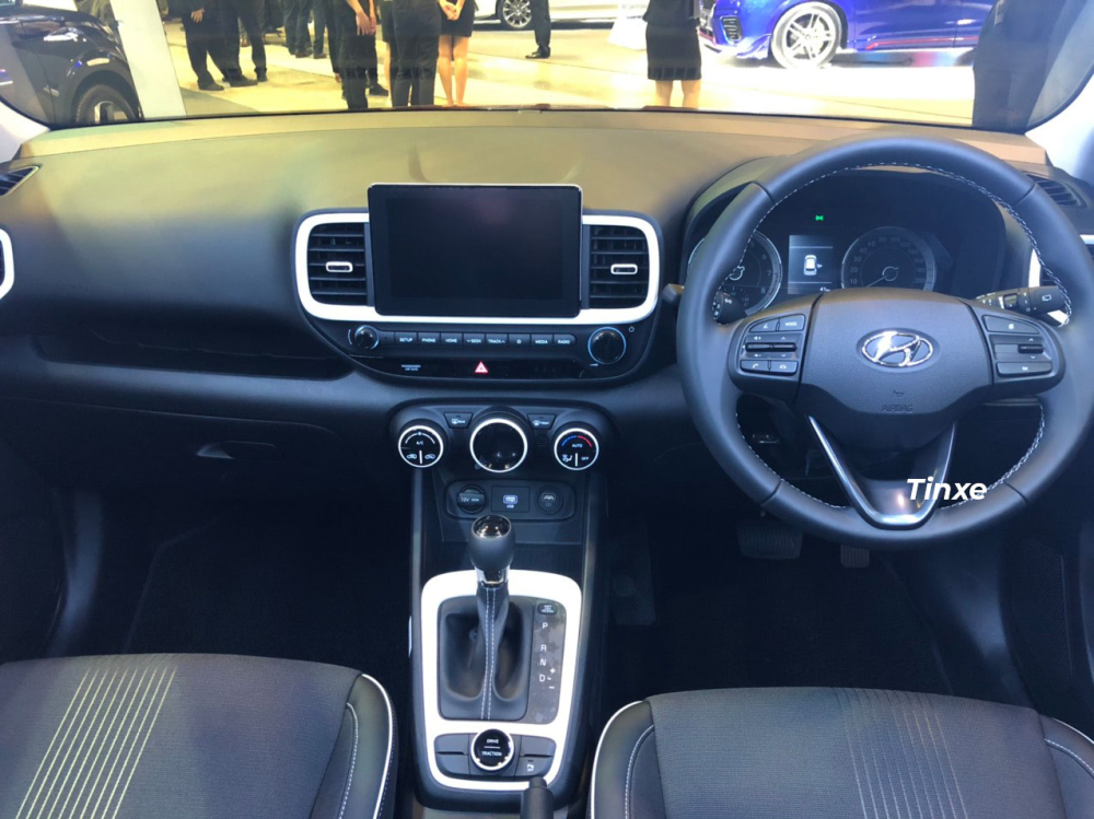 Nội thất của Hyundai Venue 2020 bản ti&ecirc;u chuẩn d&agrave;nh cho thị trường Singapore