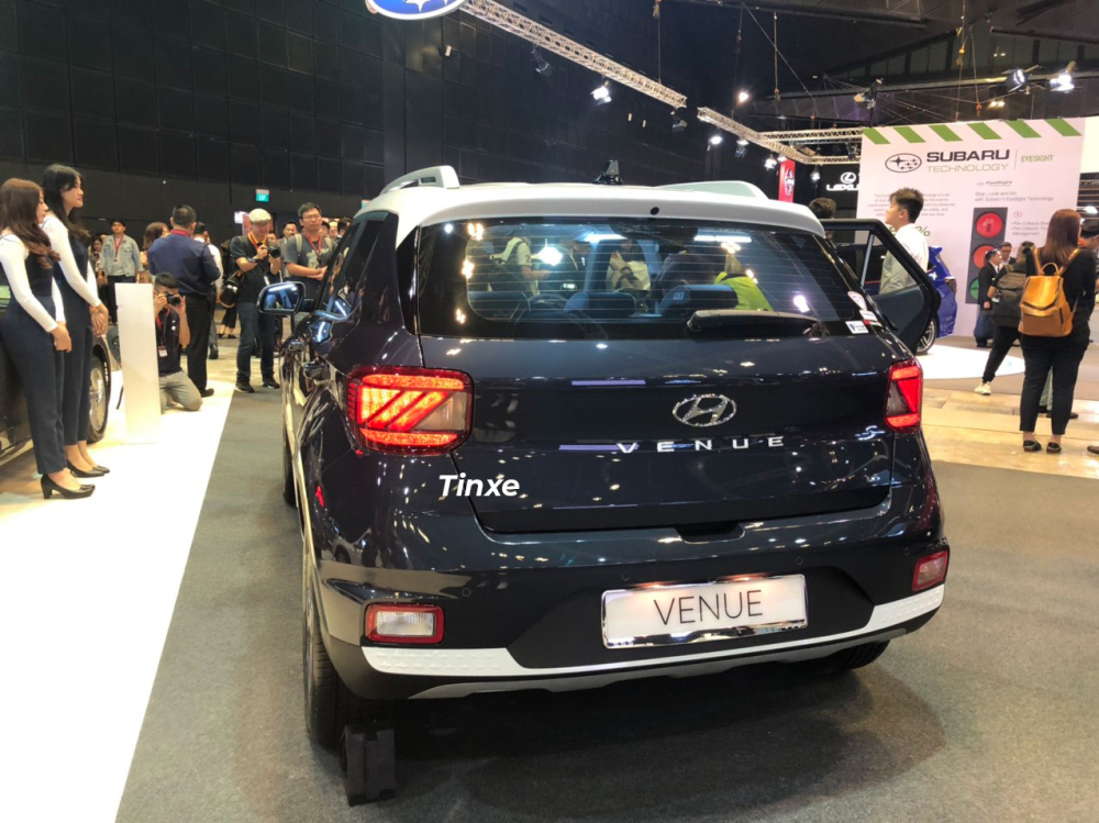 Cụm đ&egrave;n hậu vu&ocirc;ng vắn của mẫu SUV cỡ B H&agrave;n Quốc