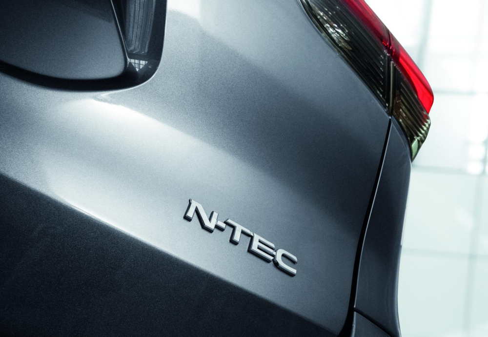 Logo N-Tec trên cửa cốp sau như dấu hiệu nhận biết cho phiên bản giới hạn số lượng