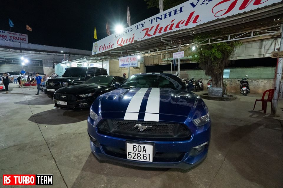 Một chiếc xe thể thao Ford Mustang thế hệ thứ 6 của đội Đồng Nai