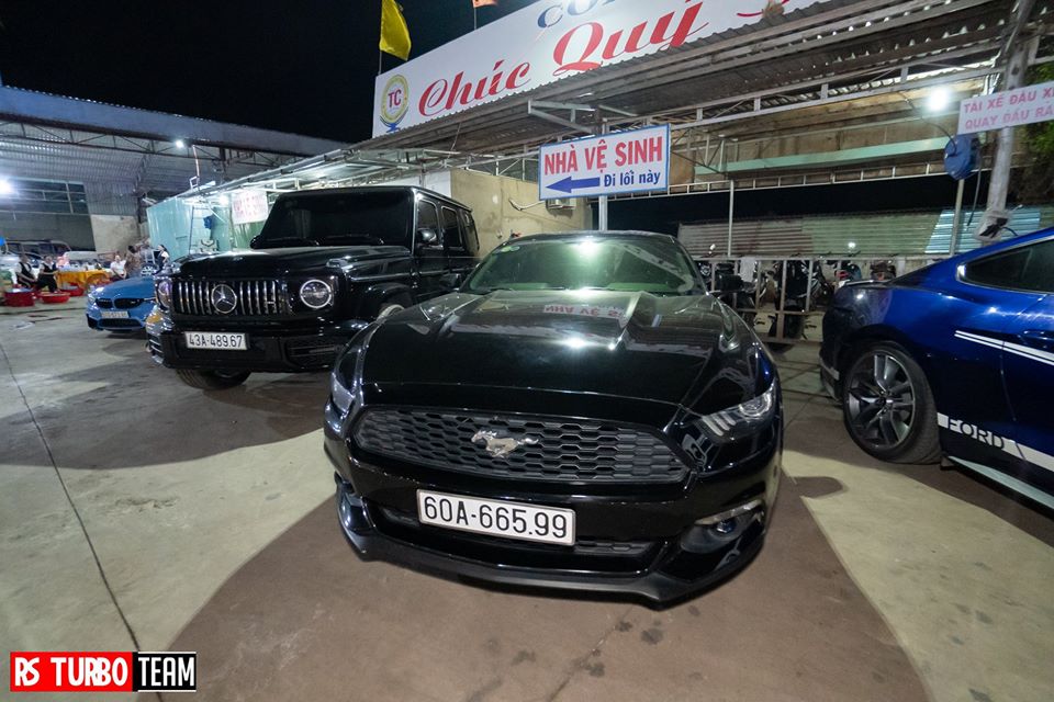 Đội Đồng Nai g&oacute;p mặt th&ecirc;m chiếc Ford Mustang thế hệ thứ 6. Ford Mustang ở Đồng Nai sử dụng động cơ EcoBoost 4 xi-lanh, tăng &aacute;p, dung t&iacute;ch 2,3 l&iacute;t, sản sinh c&ocirc;ng suất tối đa 310 m&atilde; lực v&agrave; m&ocirc;-men xoắn cực đại 434 Nm.