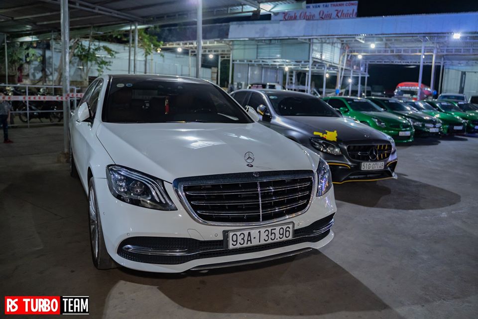 V&agrave; c&ograve;n d&agrave;n xe sang đến từ thương hiệu Mercedes-Benz