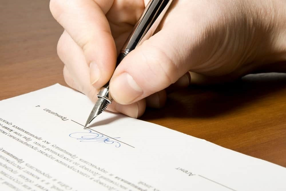 Kinh nghiệm thuê xe tự lái dịp Tết - hợp đồng thuê xe, giấy tờ xe phải đầy đủ và chính xác