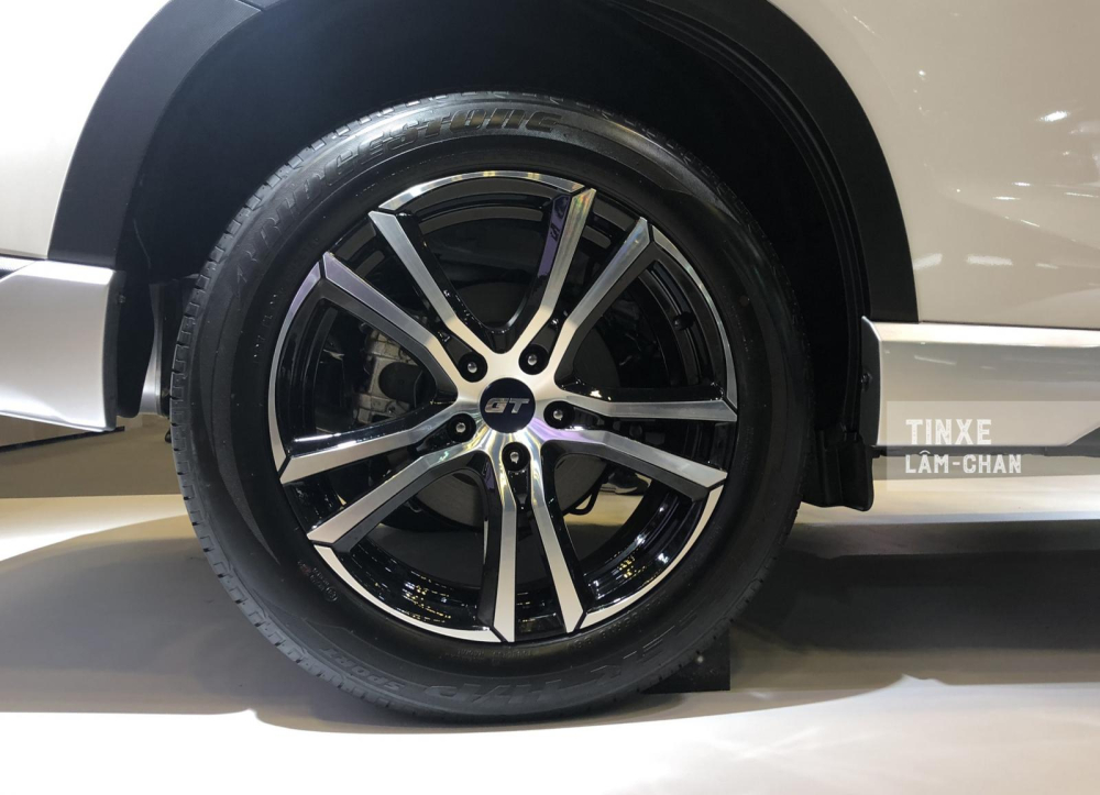 Mâm hợp kim 5 chấu 18 inch có thiết kế độc đáo