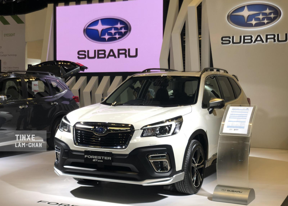 Tại Việt Nam, Subaru Forester đang được phân phối với 3 phiên bản cùng mức giá niêm yết ưu đãi từ 990 triệu – 1,199 tỷ đồng