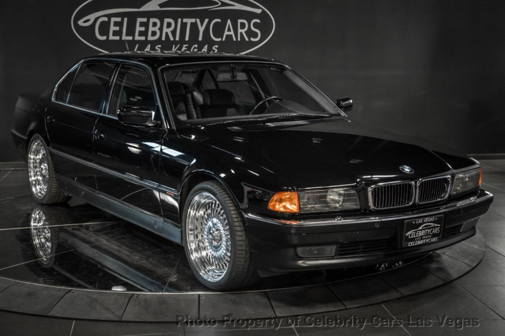 Chiếc BMW 750iL này đã được phục chế