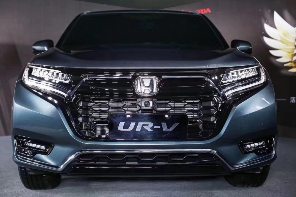 Thiết kế đầu xe mới mẻ v&agrave; hiện đại hơn của Honda UR-V 2020